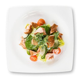 Салат с копченым лососем и шпинатом - Фото