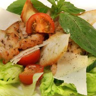 Салат Цезарь с курицей Фото