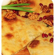 Осетинский пирог с фасолью и орехом Фото