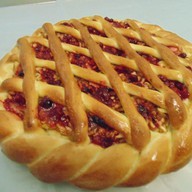 Пирог с брусникой и яблоками Фото