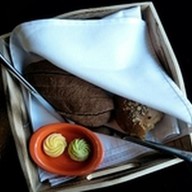 Домашний хлеб со сливочным маслом Фото