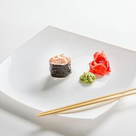Спайси гункан с лососем Фото
