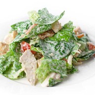 Цезарь с куриной грудкой Фото