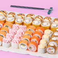 Любовь и роллы Фото