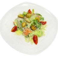 Цезарь с лососем салат Фото