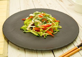 Салат с овощами и копченой курицей(ланч) - Фото