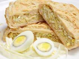 Пирог с капустой, яйцом и луком - Фото