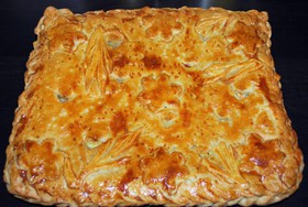 Пирог с курицей,грибами,сыром и луком - Фото