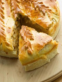 Пирог со свининой рубленой, картофелем - Фото