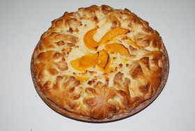 Пирог с персиком и творогом - Фото