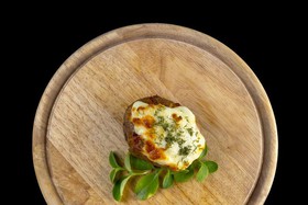 Картофель, запечённый с сыром и сметаной - Фото