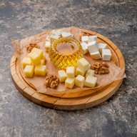 Сырная тарелка Фото