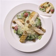 "Цезарь" с курицей гриль Фото