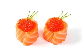 Суши с лососевой икрой - Фото