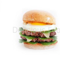 Двойной Бургер с говядиной и яйцом Фото