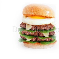 Тройной Бургер с говядиной и яйцо Фото
