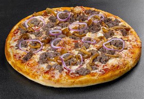 Пицца с мясом и грибами - Фото