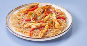 Фунчоза с курицей терияки и овощами - Фото