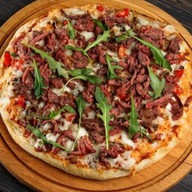 Пицца с ростбифом Фото