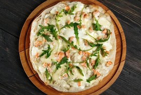Пицца с семгой и сливочно-сырным муссом - Фото