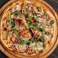 Пицца с ветчиной Фото