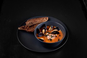Крем-суп овощной с морепродуктами - Фото