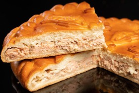 Пирог с горбушей на дрожжевом тесте - Фото