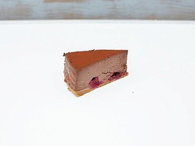 Чизкейк шоколадный с вишней - Фото