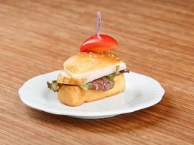 Мини-сэндвич с ветчиной и сыром - Фото