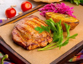 Свинина барбекю с запеченным картофелем - Фото