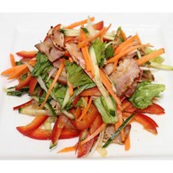 Салат дрессинг с беконом и овощами Фото