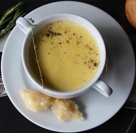 Крем-суп сырный с сухариками - Фото