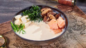 Суп мисо японский сливочный с лососем - Фото