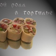 Ролл в тортилье мясной Фото