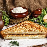 Пирог слоеный с творогом и сыром Фото