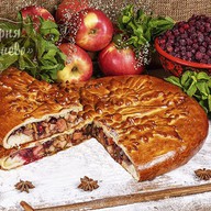 Пирог c клюквой, яблоками и корицей Фото