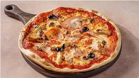 Пицца с артишоками, копченым цыпленком - Фото