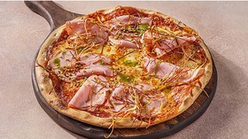 Пицца с копченым окороком и фисташками - Фото