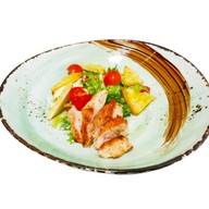 Салат с курицей и соусом А-ля кардини Фото