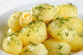 Картофель отварной с укропом - Фото