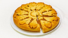 Пирог с джемом сдобный - Фото