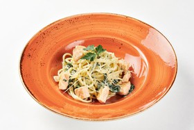 Спагетти с лососем и шпинатом - Фото