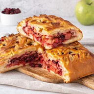 Пирог с яблоком и брусникой Фото