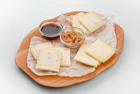 Сыр из сыроварни Фермер Клаб - Фото