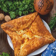 Хачапури из слоеного теста Фото