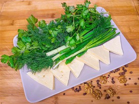 Сыр домашний с зеленью - Фото