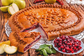 Пирог с яблоками и клюквой - Фото