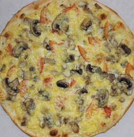 Пицца с курой и грибами - Фото
