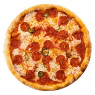 Пицца пепперони с томатами и халапеньо Фото