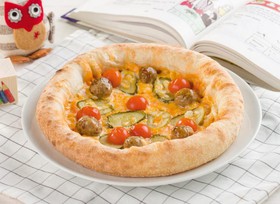 Пицца с мясными фрикадельками - Фото